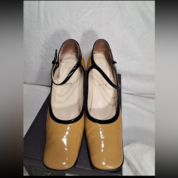 Prada Vernice Bicolor Patent Leather Mary Jane Heels US 9.5-10/ EU 41 - Italy - Picture 5 of 10